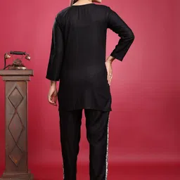 Lyzoo Embroidered Round Neck Tunic & Trousers Co-Ords image 3