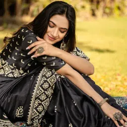 Saree Mall Black Cotton Self Saree with Blouse Piece image 4