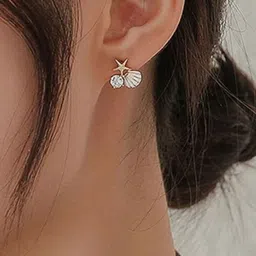 M55 Gold-Plated Pearls Star Shaped Studs image 4