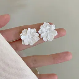 Estailo fashion Artificial Beads Beaded Floral Studs image 2