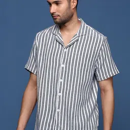 SHOWOFFFF Men Standard Striped Casual Shirt image 3