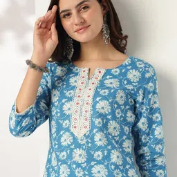 KALINI Women Floral Printed Regular Thread Work Pure Cotton Kurta with Trousers image 3