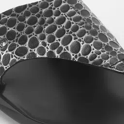 Mochi Men Leather Casual Comfort Sandals image 5