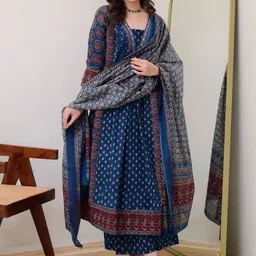 YAGNIK FASHION Ethnic Motifs Printed Kurta With Trousers & Dupatta-picture-16