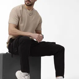 THREE DAYS Men Relaxed Regular Fit Mid-Rise Easy Wash Cargos Trousers image 5