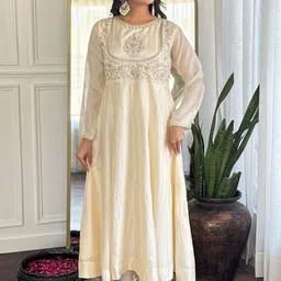 Lilots Floral Yoke Design Thread Work Anarkali Kurta With Trousers & Dupatta-picture-11
