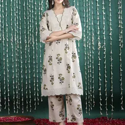 Bani Women Women Floral Printed Regular Pure Cotton Kurta with Palazzos-image-80