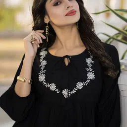 MITTOO Embroidered	Round Neck Tunic With Palazzo Co-Ords image 2