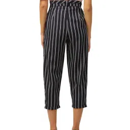 Elle Black Relaxed Fit Capris image 2