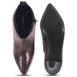 Clog London Women's Brown Casual Booties image 4