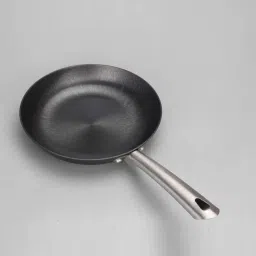 Femora Black Cast Iron Preseasoned Non Toxic And Coating Free Fry Pan With Tough Handle (24 cm) image 4