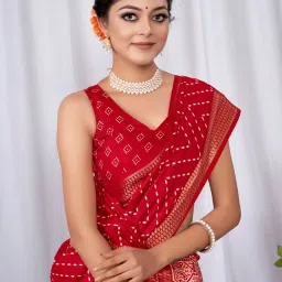 Saree Mall Red Printed Saree With Unstitched Blouse image 4