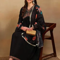 Vaamsi Black Embroidered Kurta Pant Set With Dupatta image 4