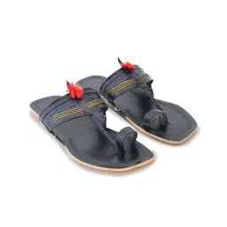 House of Pataudi Women Textured Leather One Toe Kolhapuri Flats image 4