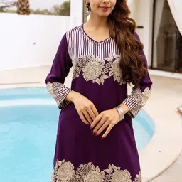 DIVASTRI Floral Printed V-Neck Beads & Stones Straight Kurta With Palazzos image 2