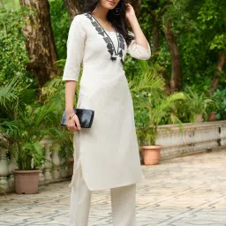 Kaftanize Royal Beige Embroidered Relaxed Fit Straight Kurta And Pant Set image 4