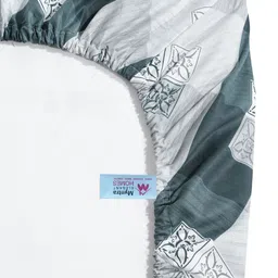 Myntra Elegant Homes Green Geometric Fitted 400TC Cotton King Bedsheet Set 2.70 m x 2.70 m image 3