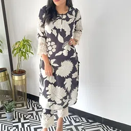 Lookmark Floral Printed Round Neck Straight Kurta With Trousers image 3