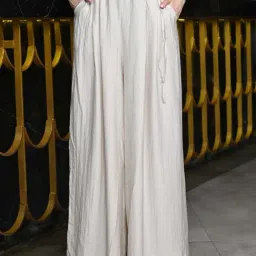 Odette Off-White Linen Mid Rise Flared Pants-picture-34