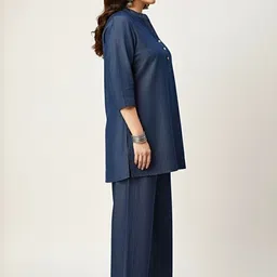 TRUE SISTERS Linen V-Neck Kurta With Trousers-picture-10
