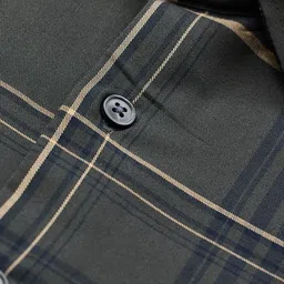 Snitch Men Slim Fit Checked Spread Collar Casual Shirt image 3