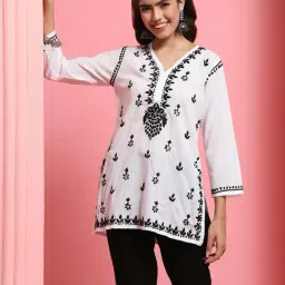 House of Chikankari White Cotton Embroidered Straight Kurti image 3