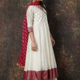 Melange by Lifestyle White Embroidered Angrakha Kurta With Dupatta image 4