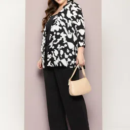 Qurvii + Black & White Printed Shrug image 4