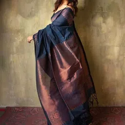 ZIKARAA Woven Design Zari Handloom Saree image 3