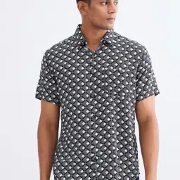 Spykar Black Viscose Regular Fit Geometric Print Shirt-image-36