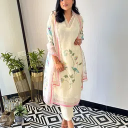 Royal Export Floral Printed Straight Kurta with Trousers & Dupatta image 4