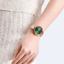 Naviforce Women Printed Dial & Stainless Steel Straps Analogue Watch NF5060_RG GN image 3