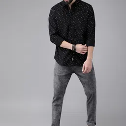 Roadster Men Black  White Regular Fit Printed Sustainable Casual Shirt image 3