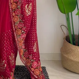 Saree Mall Red Embellished Sarees With Unstitched Blouse image 5