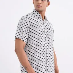 Spykar White Viscose Regular Fit Geometric Print Shirt image 4