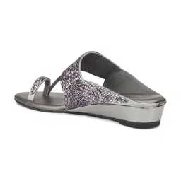 Inc.5 Women's Pewter Toe Ring Wedges image 5