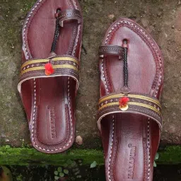 Kalapuri Women's Brown Kolhapuri Sandals-image-0
