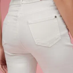 Miss Chase White Skinny Fit Side Slit Raw Edge Detailing Clean Look Cropped Stretchable Denim Jeans image 5