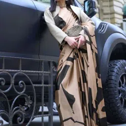 Elora Beige Striped Saree With Unstitched Blouse-image-17