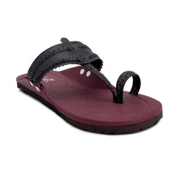 THE MADRAS TRUNK Men One Toe Kolhapuri Sandals image 2