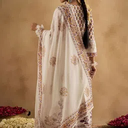 Indo Era Women Floral Printed Empire Pure Cotton Kurta with Trousers & With Dupatta image 5