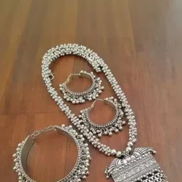 ANSHI ART Silver-Toned Silver Statement Necklace-image-9