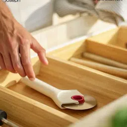 Joseph Joseph White Ringo Easy-Clean Pizza Wheel With Removable Blade-image-99