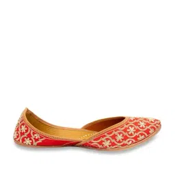 NR by Nidhi Rathi Women's Red Ethnic Juttis image 2