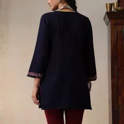 House of Chikankari Navy Blue HOC Crafts Aari Embroidered Woollen Solid Women's Short Kurta image 2