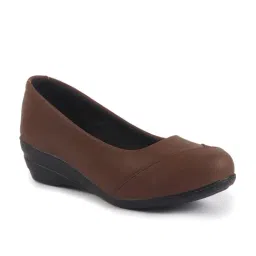 Fausto Women's Brown Wedge Pumps image 2