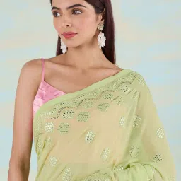 navyasa by liva Green Embroidered Saree With Unstitched Blouse image 5
