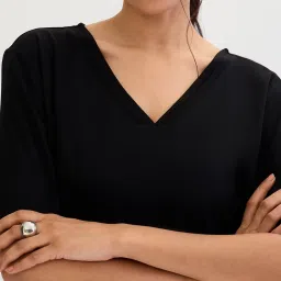 FEMMELLA Black Relaxed Fit Solid T-Shirt image 5