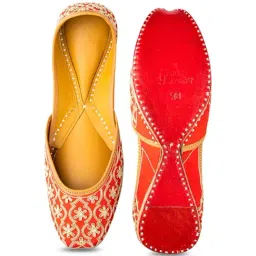NR by Nidhi Rathi Women's Red Ethnic Juttis image 4