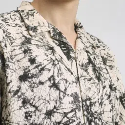 Forever 21 Beige Regular Fit Printed Shirt image 5